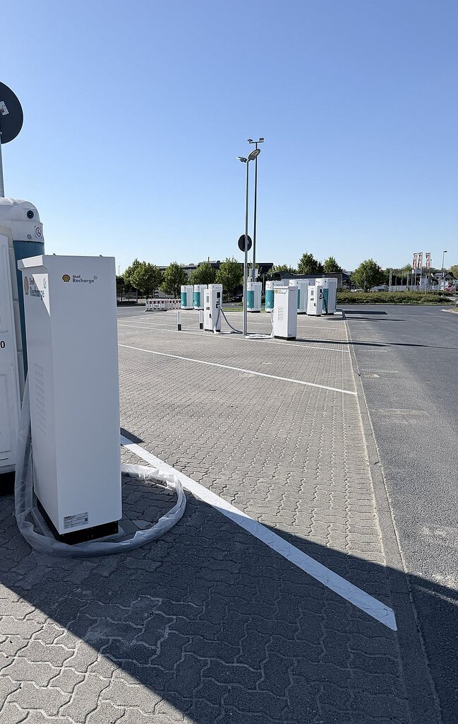 Ladeinfrastruktur wächst für E-Lkw am Autohof Lehre